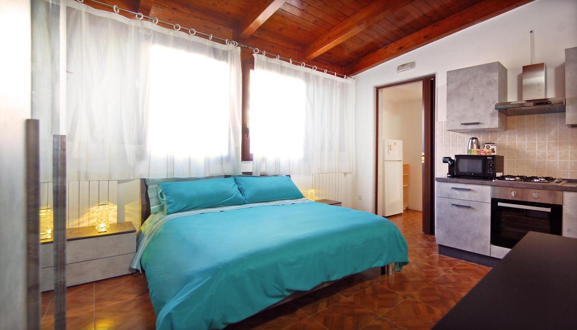 Sea Breeze Villa - Luna Apartment Bari Eksteriør billede